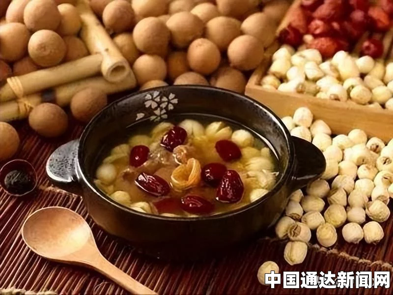 茯苓，一种常见的中药材，自古以来在中医领域有着广泛的应用。它以其独特的药性和疗效，被广大医家所推崇，深受人们的喜爱。下面，我们就来详细探讨一下茯苓的作用与功效。