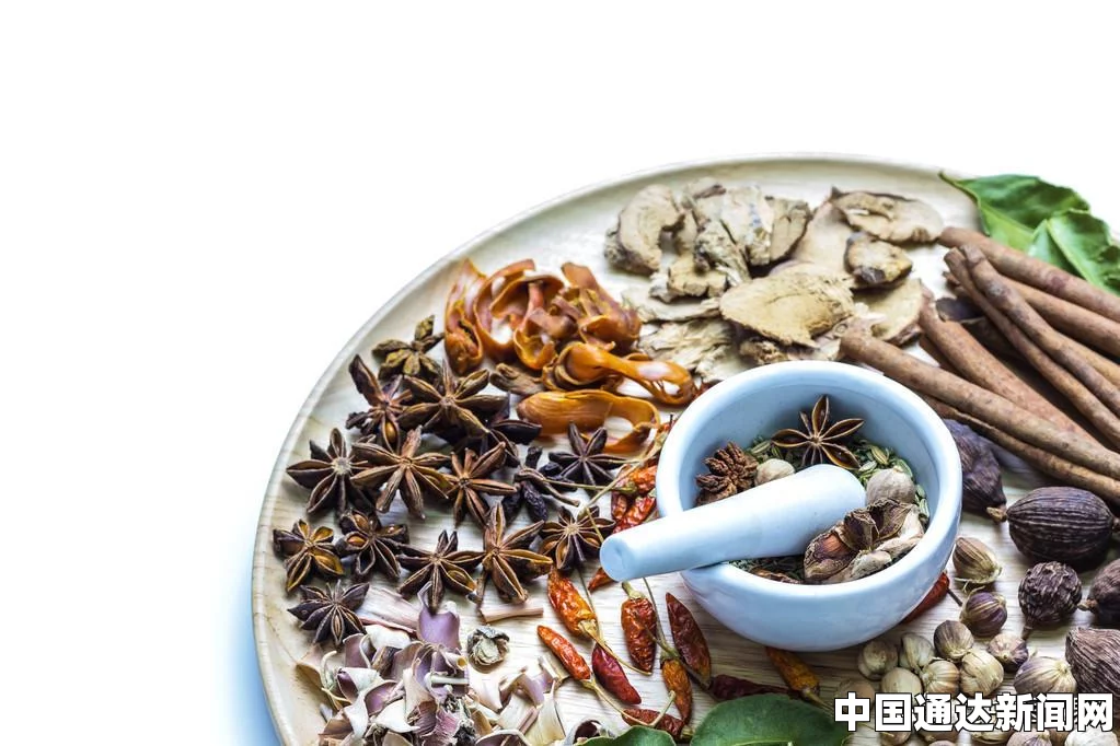 茯苓，一种常见的中药材，自古以来在中医领域有着广泛的应用。它以其独特的药性和疗效，被广大医家所推崇，深受人们的喜爱。下面，我们就来详细探讨一下茯苓的作用与功效。